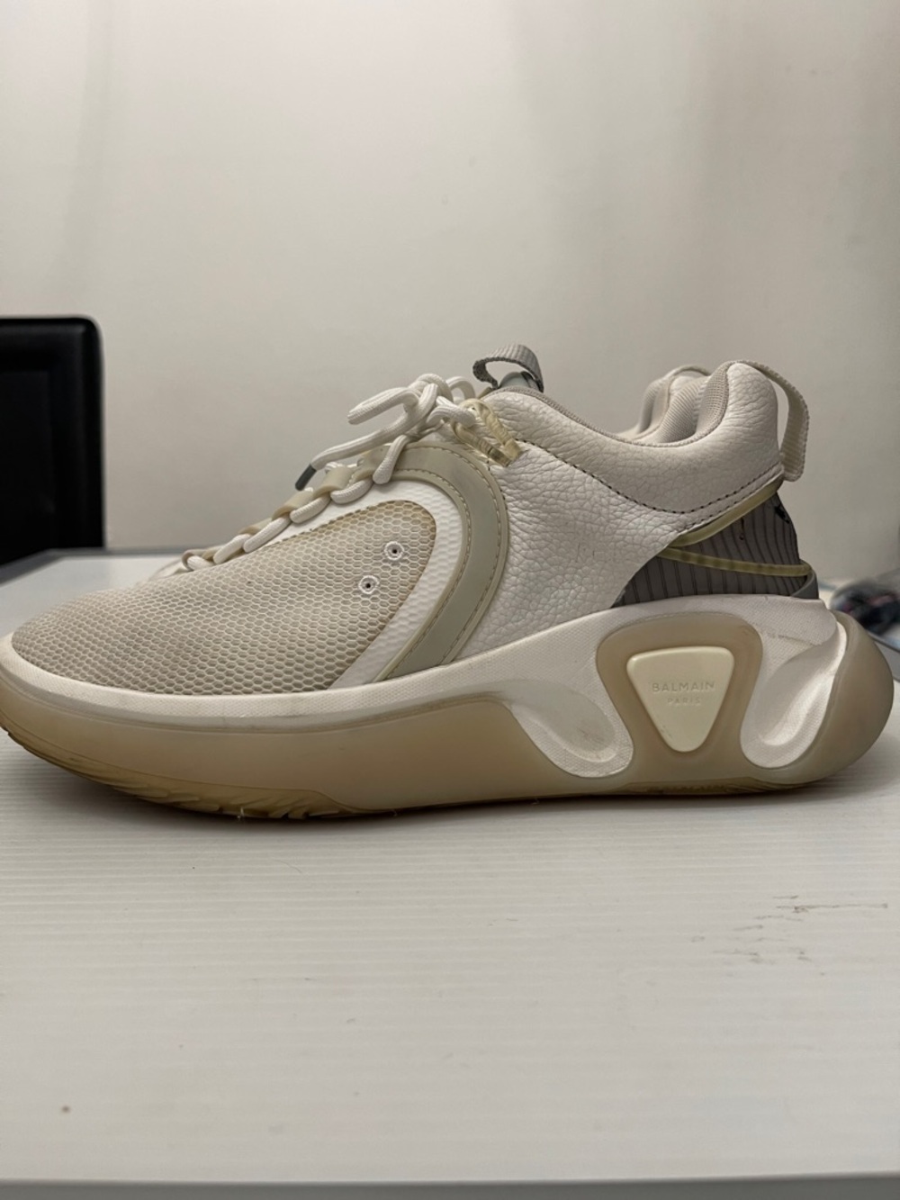 BALMAIN OFF-WHITE & BEIGE SNEAKERS MENS SIZE 8